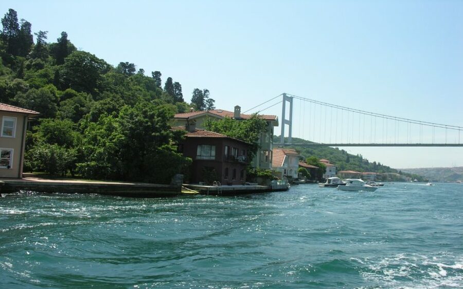 Istanbul: Bosphorus Sightseeing Boat Tour with Guide - Why the Bosphorus is Istanbul’s best sightseeing route
