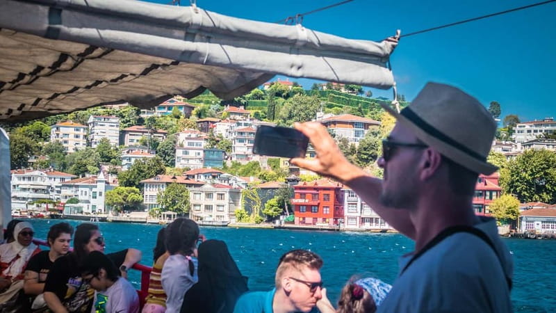 Istanbul: Bosphorus Sightseeing Cruise Tour with Audio Guide - Tea, seats, WiFi, and the practical comforts