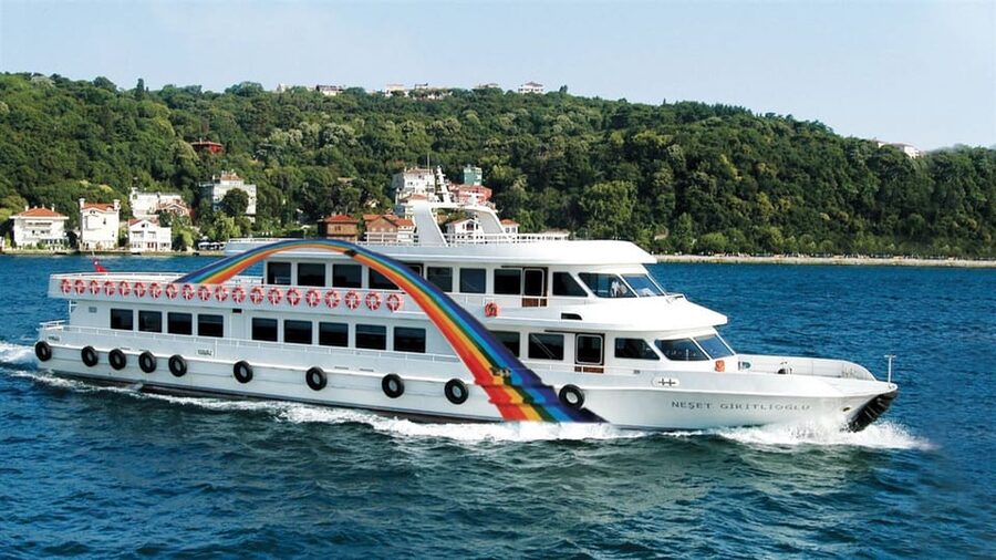 Istanbul: Bosphorus Sightseeing Cruise with Sunset Option - Choosing the 4 PM or 5 PM sunset sailing