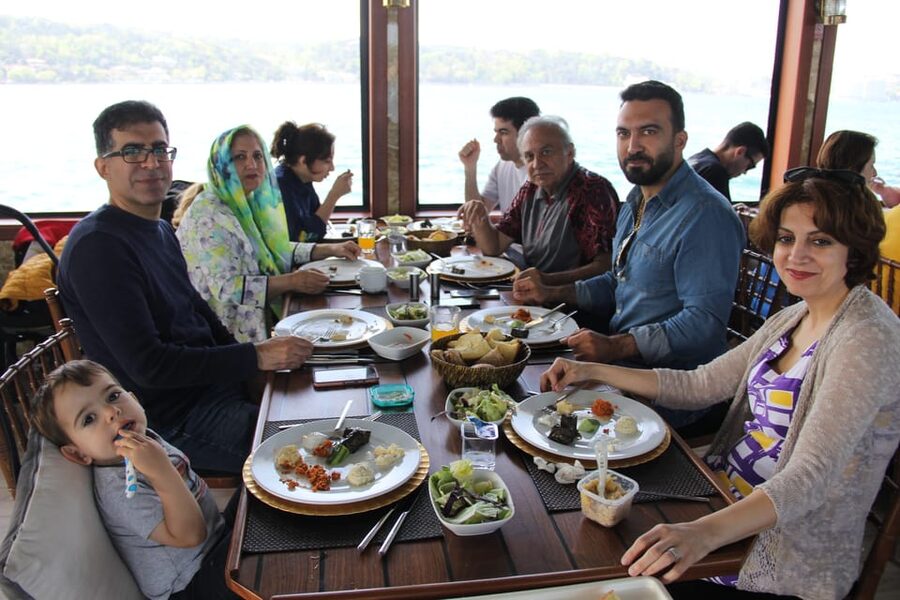 Istanbul: Bosphorus Strait and Black Sea Lunch Cruise - Lunch on the Bosphorus