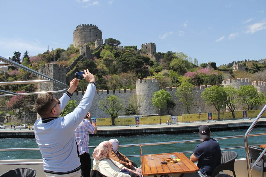 Istanbul: Bosphorus Strait and Black Sea Lunch Cruise - What the guide and sound system add