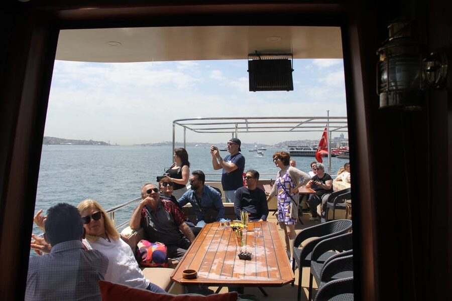 Istanbul: Bosphorus Strait and Black Sea Lunch Cruise - Palaces, mosques, and mansions along the European shore