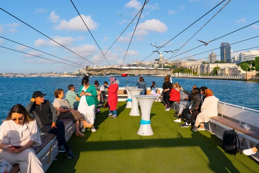 Istanbul: Bosphorus Strait Sightseeing Cruise & Audio Guide - Finding the Dentur Avrasya pier at Kabataş