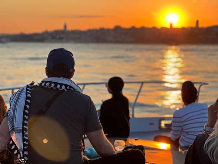 Istanbul: Bosphorus Sunset Cruise on a Luxury Yacht - Key points before you book