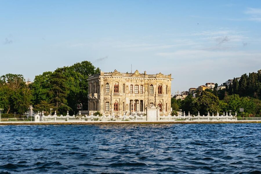 Istanbul: Bosphorus Sunset Cruise on a Luxury Yacht - Beylerbeyi Palace, Uskudar, and the Maiden’s Tower