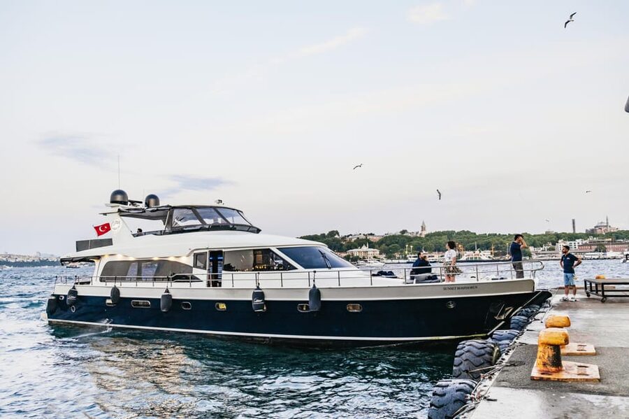 Istanbul: Bosphorus Sunset Cruise on a Luxury Yacht - Dolmabahce Mosque and Dolmabahce Palace