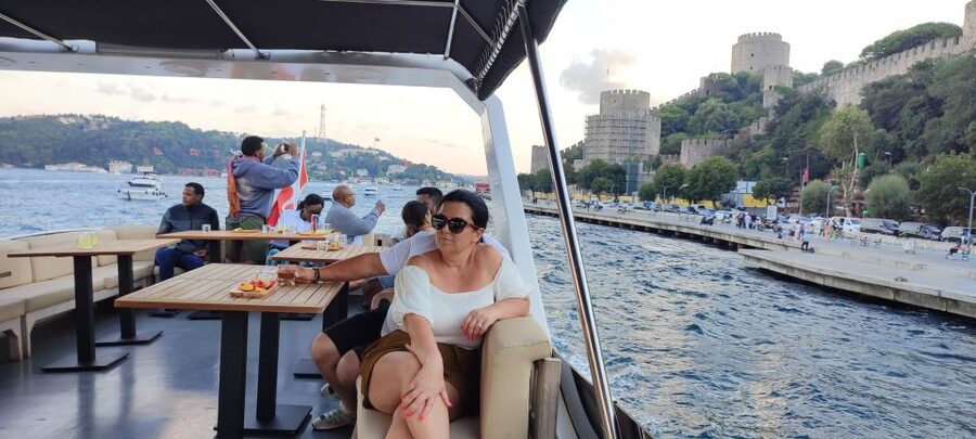 Istanbul: Bosphorus Sunset Cruise on Yacht with Live Guide - From Arnavutköy to Bebek, where the shoreline slows down
