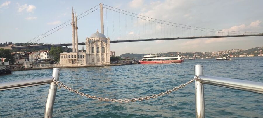 Istanbul: Bosphorus Sunset Cruise on Yacht with Live Guide - Returning past the old city and Galata