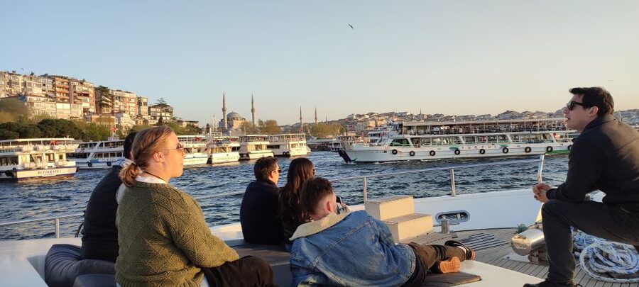 Istanbul: Bosphorus Sunset Cruise on Yacht with Live Guide - Starting at Kabataş and settling into the yacht