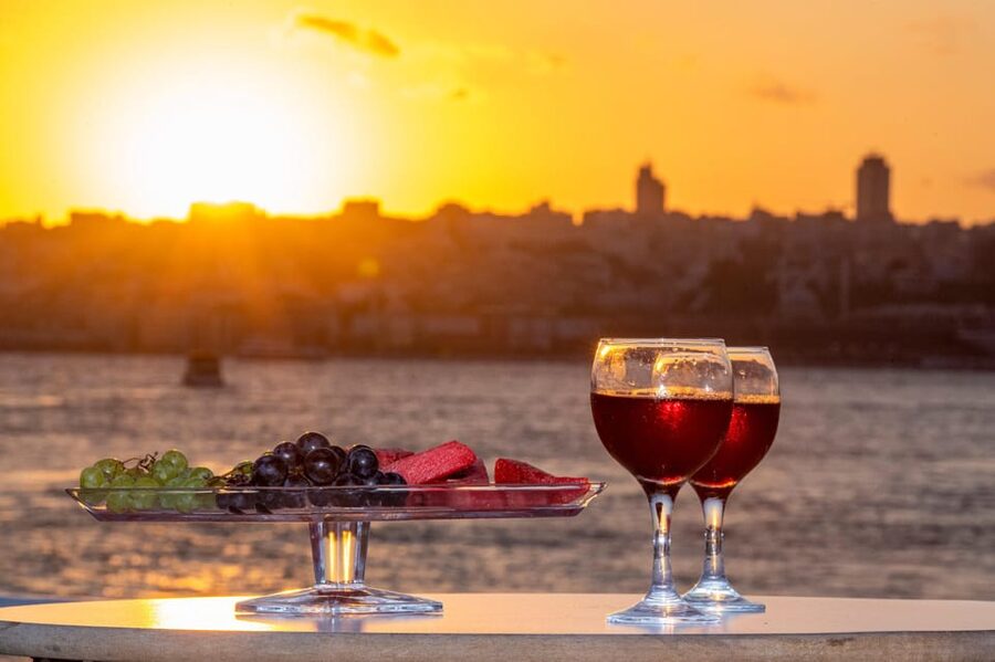 Istanbul: Bosphorus Sunset Cruise with Drinks & Snack - Anadolu Hisarı and the Asian shore