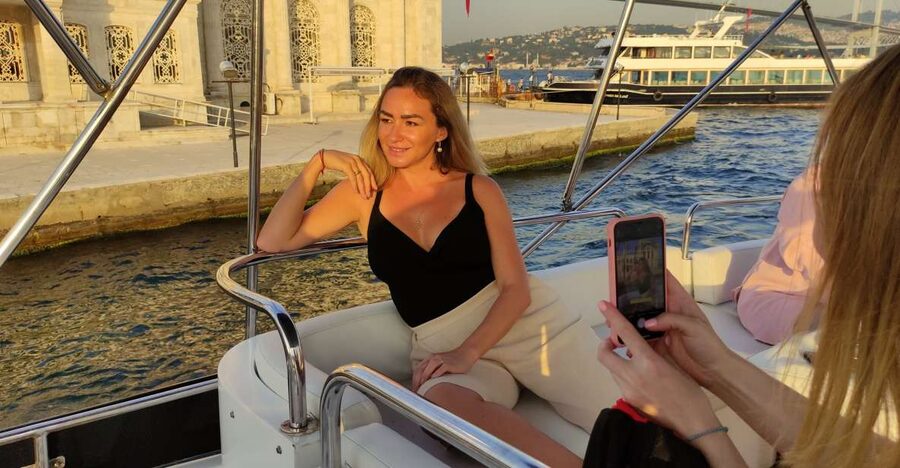 Istanbul: Bosphorus Sunset Cruise with Snacks and Wine - Maiden’s Tower on the Return Route