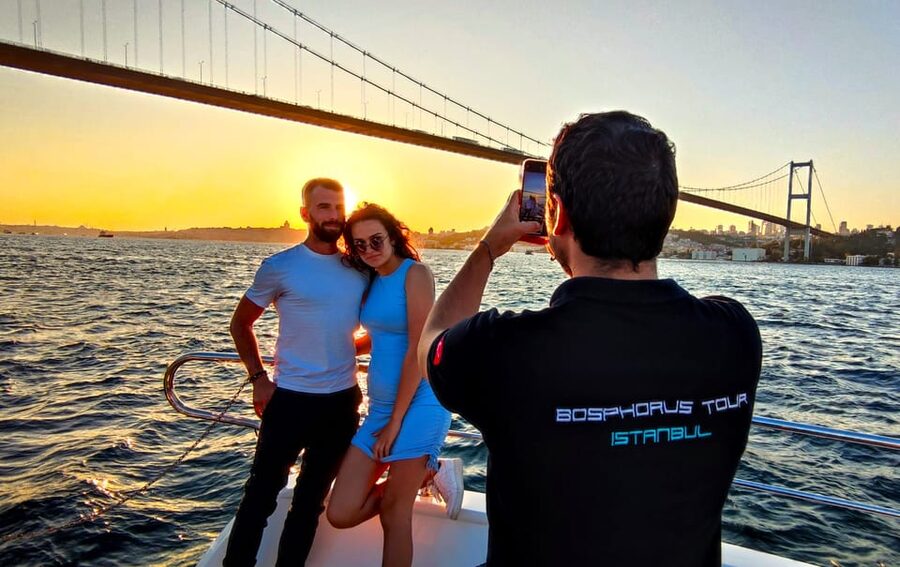 Istanbul: Bosphorus Sunset Yacht Cruise with Live Guide - A 25-Meter Yacht With Room to Breathe