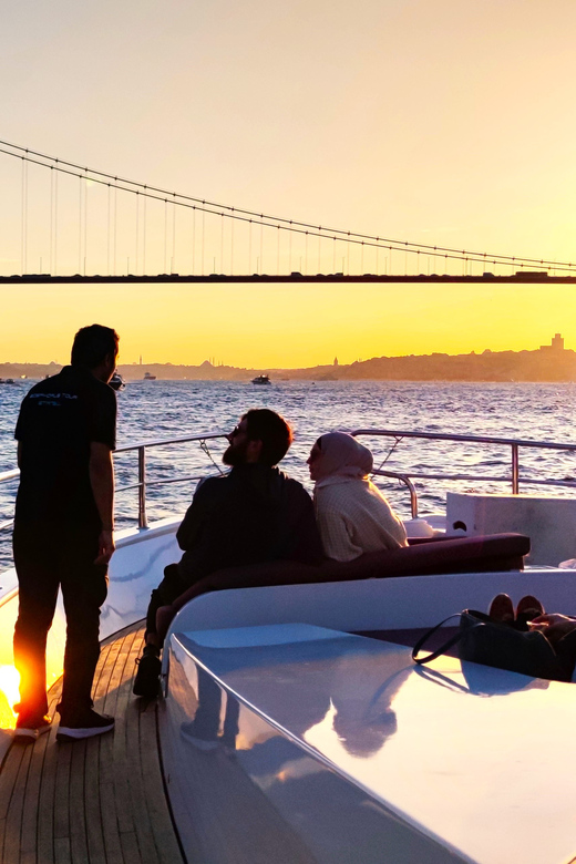 Istanbul: Bosphorus Sunset Yacht Cruise with Live Guide - Rumeli Fortress and the Second Bridge