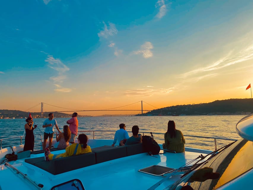 Istanbul: Bosphorus Sunset Yacht Cruise with Live Guide - Asian-Side Views: Anatolian Fortress to Beylerbeyi