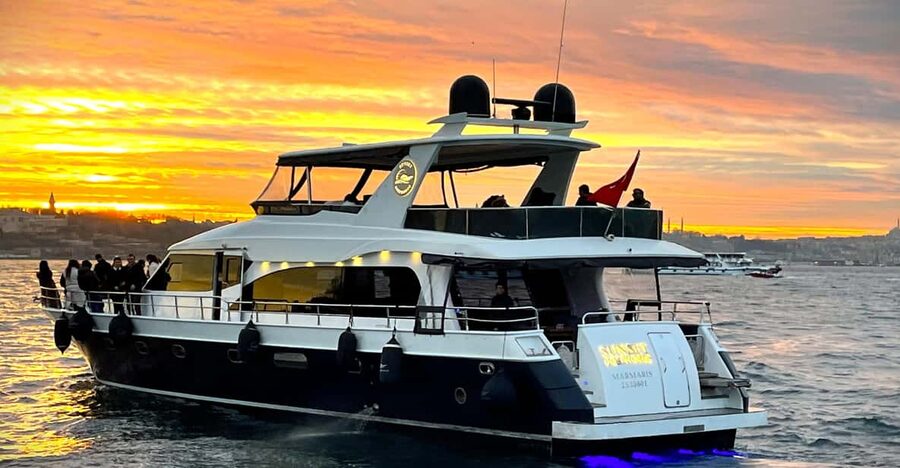 Istanbul: Bosphorus Sunset Yacht Cruise with Live Guide - Snacks, Tea, and a Light Evening Meal