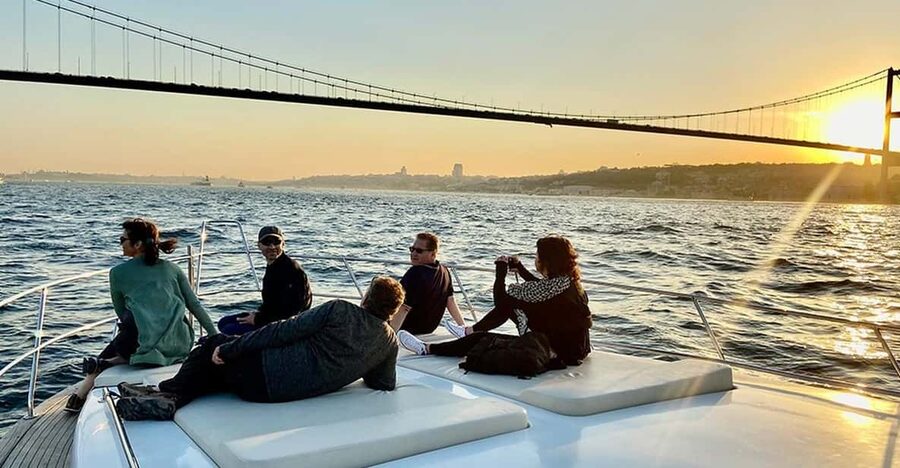 Istanbul: Bosphorus Yacht Cruise at Sunset with Snacks - Sailing past Dolmabahce Palace and Istanbul’s palaces