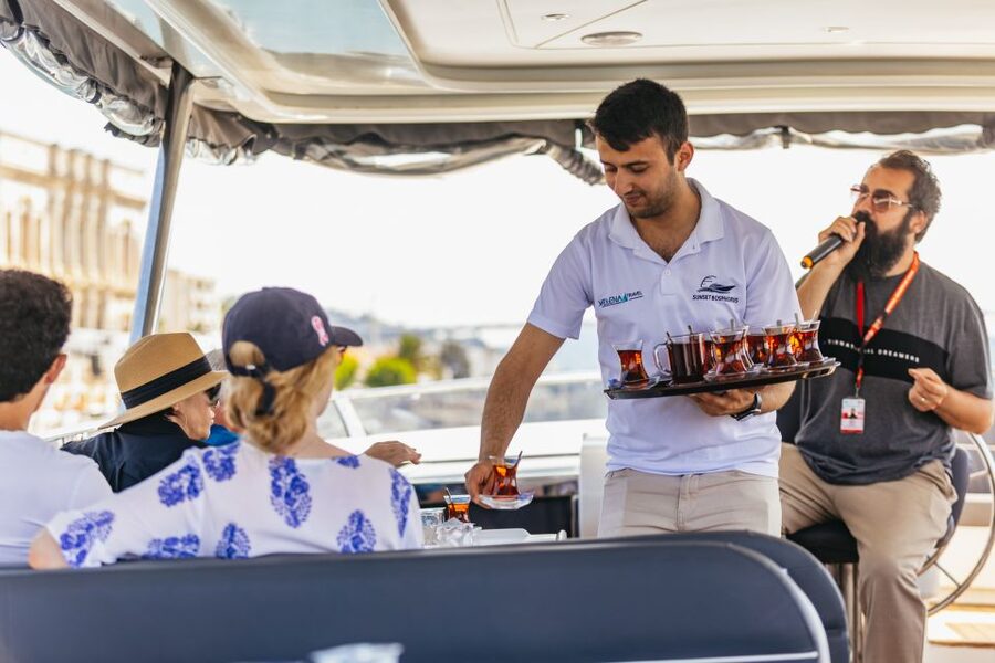Istanbul: Bosphorus Yacht Cruise with Stopover on Asian Side - Rumeli Fortress and the northern turn