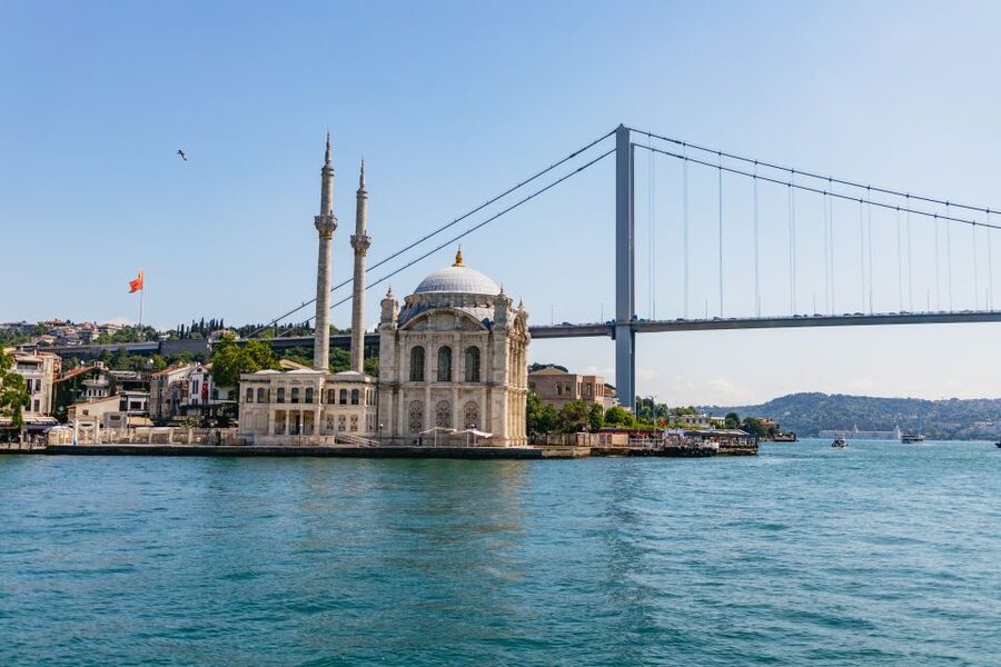Istanbul: Bosphorus Yacht Cruise with Stopover on Asian Side - The Asian shore, Üsküdar, and Maiden’s Tower