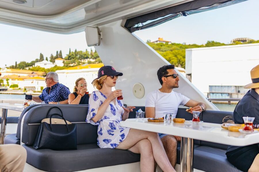 Istanbul: Bosphorus Yacht Cruise with Stopover on Asian Side - Food, drinks, and the onboard service