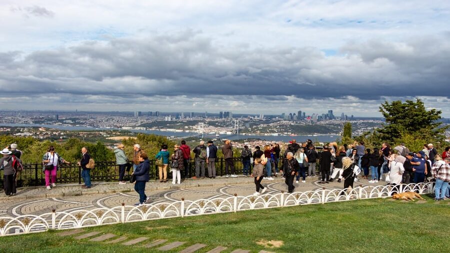 Istanbul: City Hightlights Bus Tour and Bosphorus Cruise - Eyüp Sultan Mosque and the Golden Horn