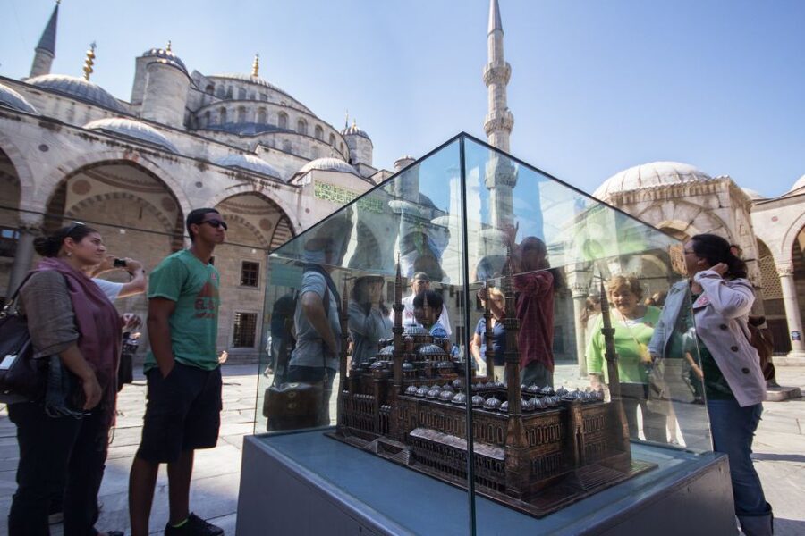 Istanbul Classics Tour - Grand Bazaar, from shopping stop to bargaining lesson