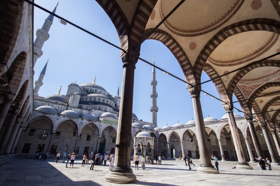 Istanbul Classics Tour - The Blue Mosque and its six minarets