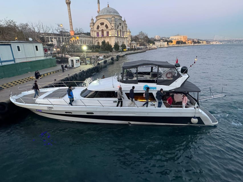 Istanbul: Daytime Bosphorus Yacht Cruise with Fruit & Snacks - Palaces along the European shore