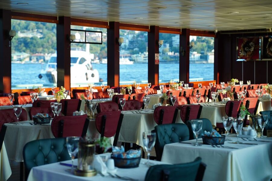 Istanbul: Dinner Cruise and Entertainment with Private Table - Why a night on the Bosphorus works so well
