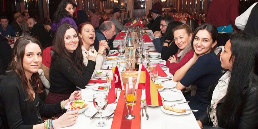 Istanbul: Dinner Cruise on the Bosphorus - How the boat feels during a full evening