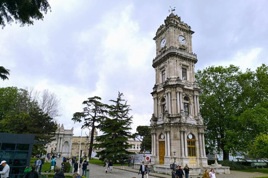 Istanbul: Dolmabahce Palace and Harem Skip-the-Line Ticket - Timing, clothing, and practical planning