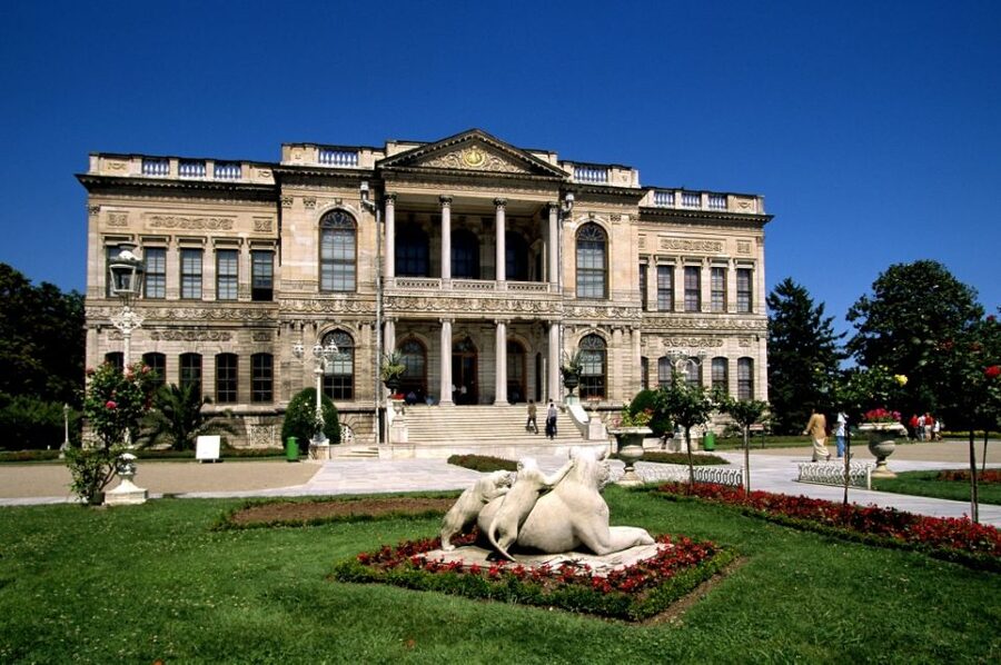 Istanbul: Dolmabahçe Palace and Uskudar Guided Tour - Why this route works for first-time Istanbul visitors