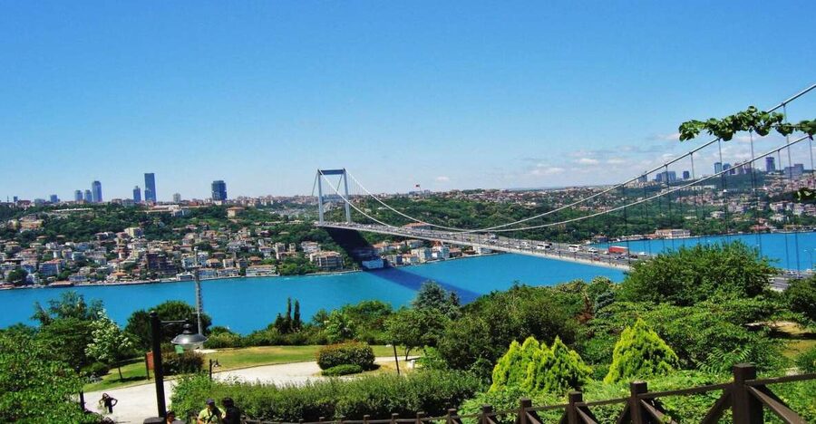 Istanbul: Europe and Asia Tour By Bus And Bosphorus Cruise - Çamlıca Hill and the largest mosque in Türkiye