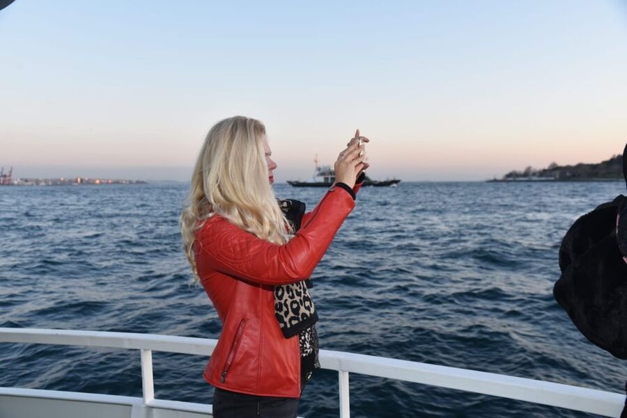 Istanbul: Explore Bosphorous on a Sunset Boat Cruise - Returning past the Maiden’s Tower