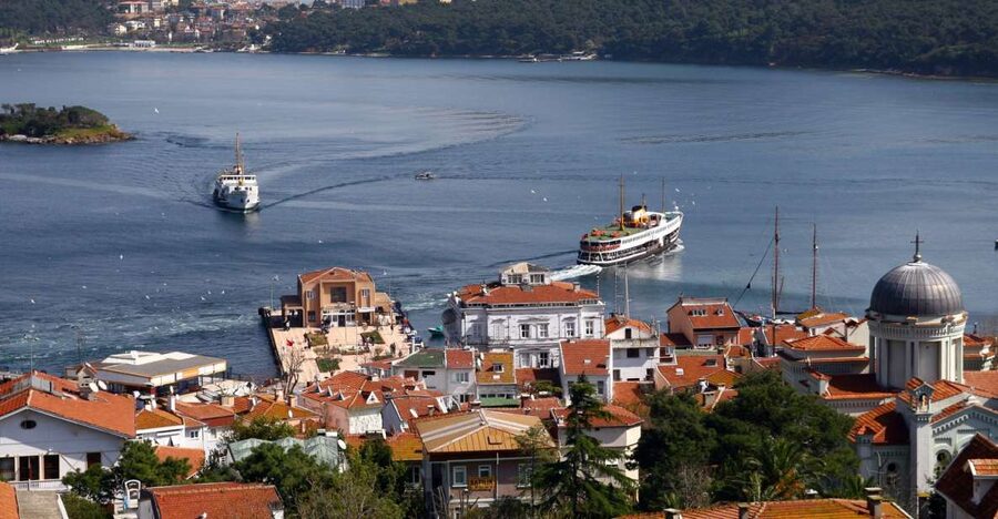 Istanbul: Full Day Princes Islands Guided Tour with Lunch - Leaving Istanbul by boat