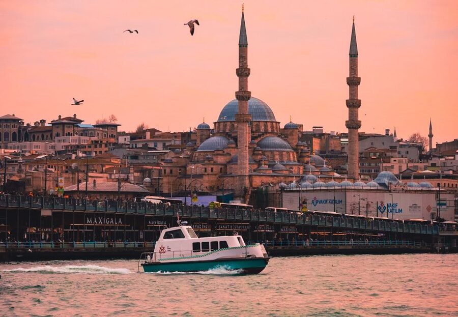 Istanbul: Galata District Walking Tour - The guides make the long route work