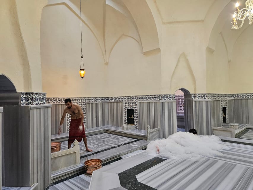 Istanbul: Gedikpasa Historical Hammam with Privacy Add-On - The first stage: changing and settling into the heat