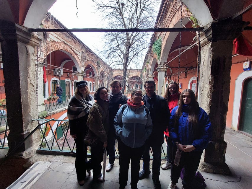 Istanbul Grand Bazaar: From Rooftops to the Secret Passages - Tea, food tips, and the value of local advice