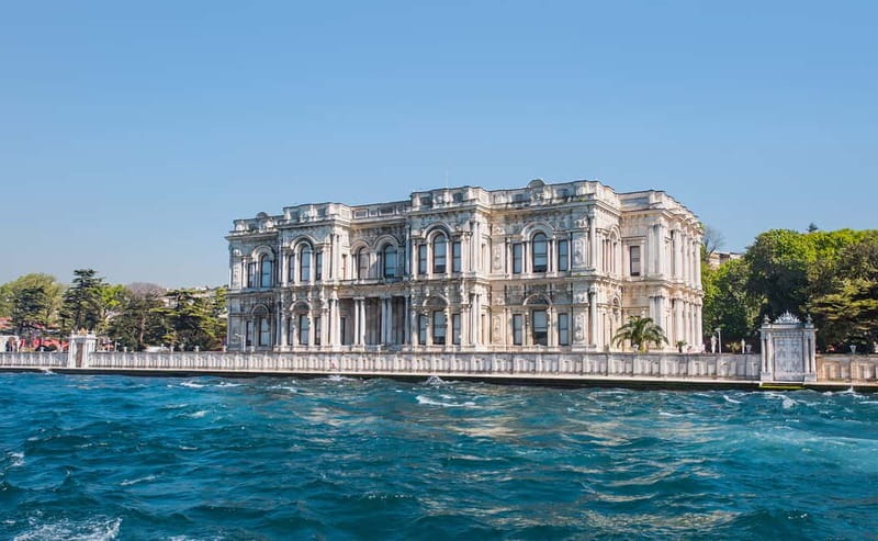 Istanbul: Guided Bosphorus Cruise & Golden Horn Bus Tour - Turkish treats and the Fatih stop