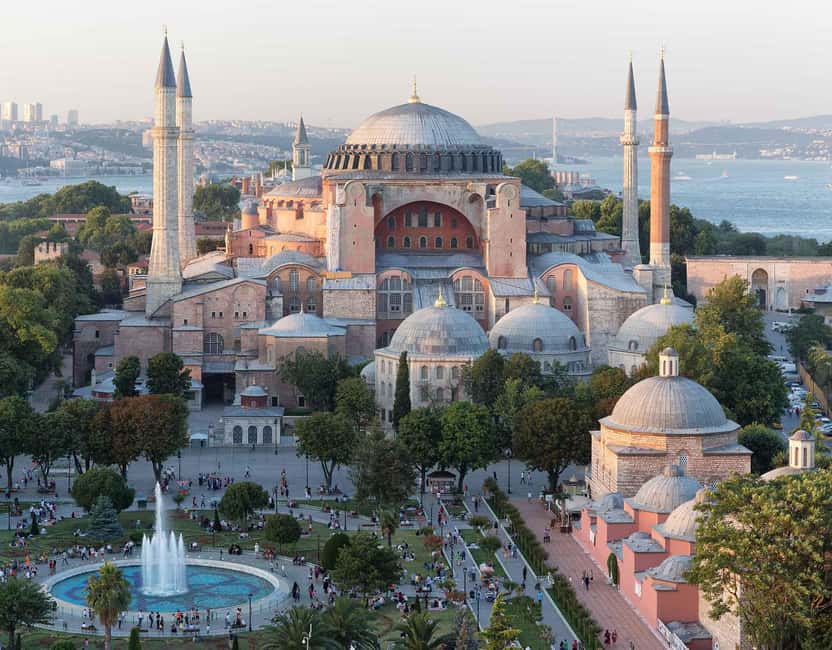 Istanbul: Hagia Sophia and Blue Mosque Tour with Tickets - Meeting the guide across from Hagia Sophia