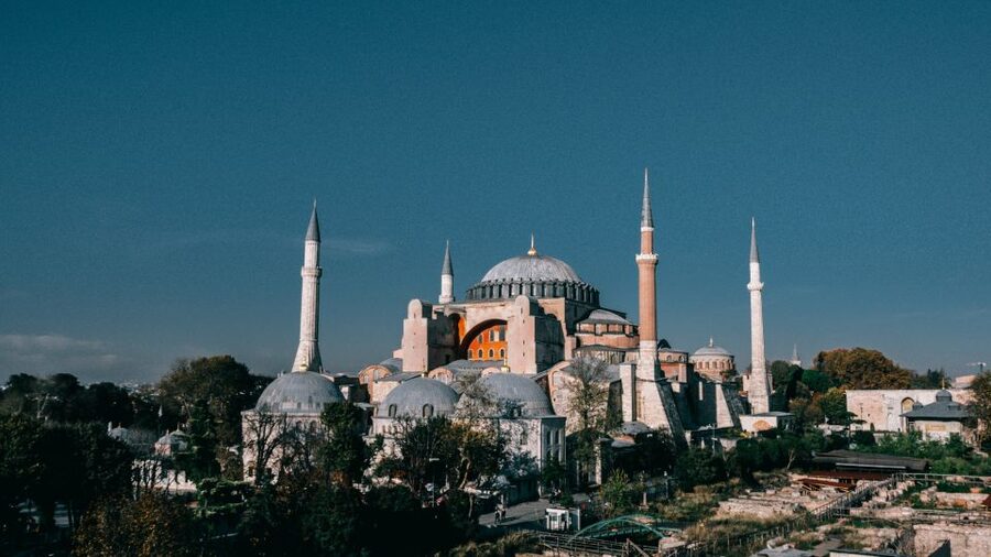 Istanbul: Hagia Sophia, Blue Mosque, Cistern & Bazaar Tour - A strong first look at Sultanahmet