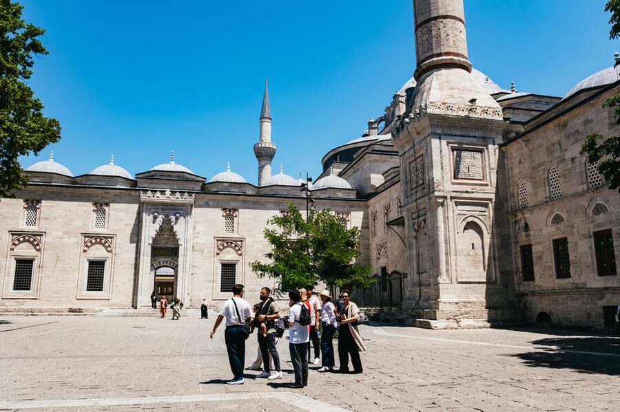 Istanbul: Hagia Sophia, Blue Mosque, Suleymaniye Mosque Tour - A short break for tea, coffee, or local snacks