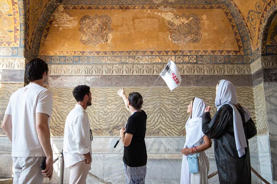Istanbul: Hagia Sophia Tour with Skip-the-Line Entry Ticket - Clothing, phones, and the security wait