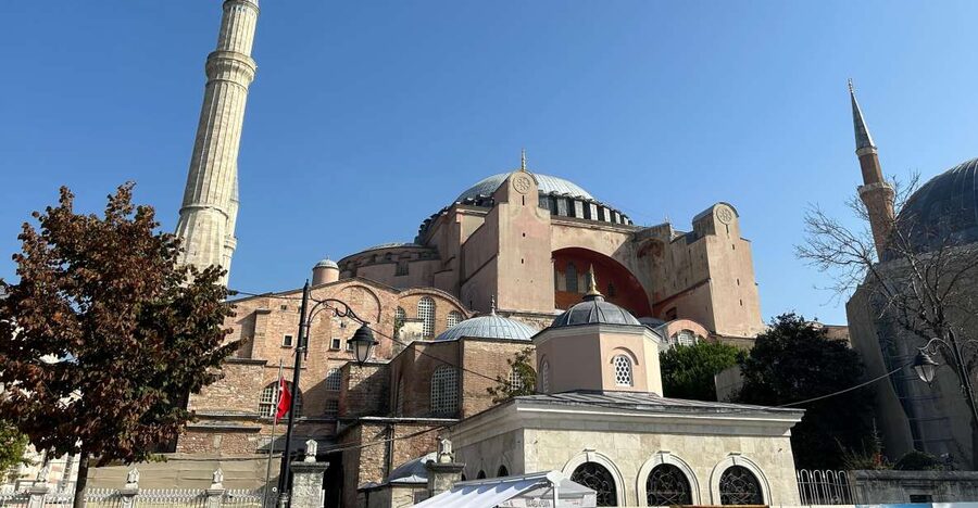 Istanbul: Hagia Sophia Tour with Skip-the-Line Entry Ticket - Finding the guide beside the Egyptian Obelisk
