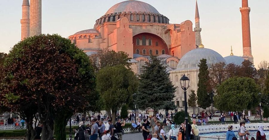 Istanbul: Half-Day Morning Hagia Sophia & Blue Mosque Tour - Hagia Sophia and its enormous dome