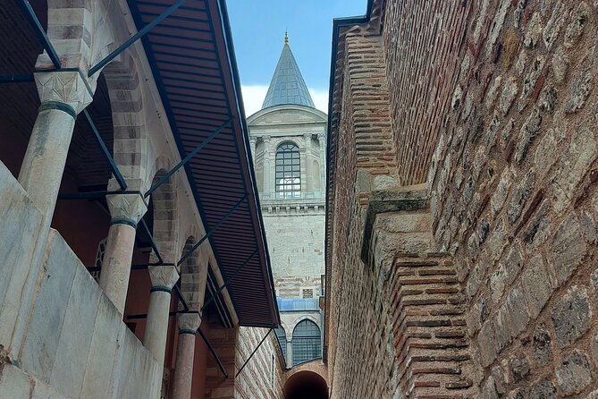 Istanbul Highlights! Blue Mosque, Hagia Sophia, Topkapı and More! - Soğukçeşme Sokak and Divanyolu Street