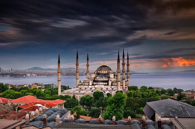 Istanbul Highlights: Guided Tour with Turkish Tea or Coffee - Basilica Cistern: the most unusual stop underground