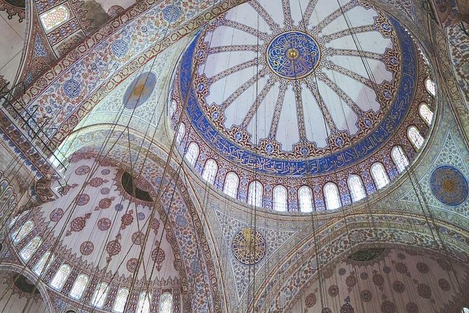 Istanbul Highlights: Guided Tour with Turkish Tea or Coffee - What the guide adds to the price