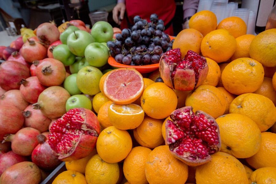 Istanbul Highlights Small-Group Walking Guided Tour - The guides and the small-group difference