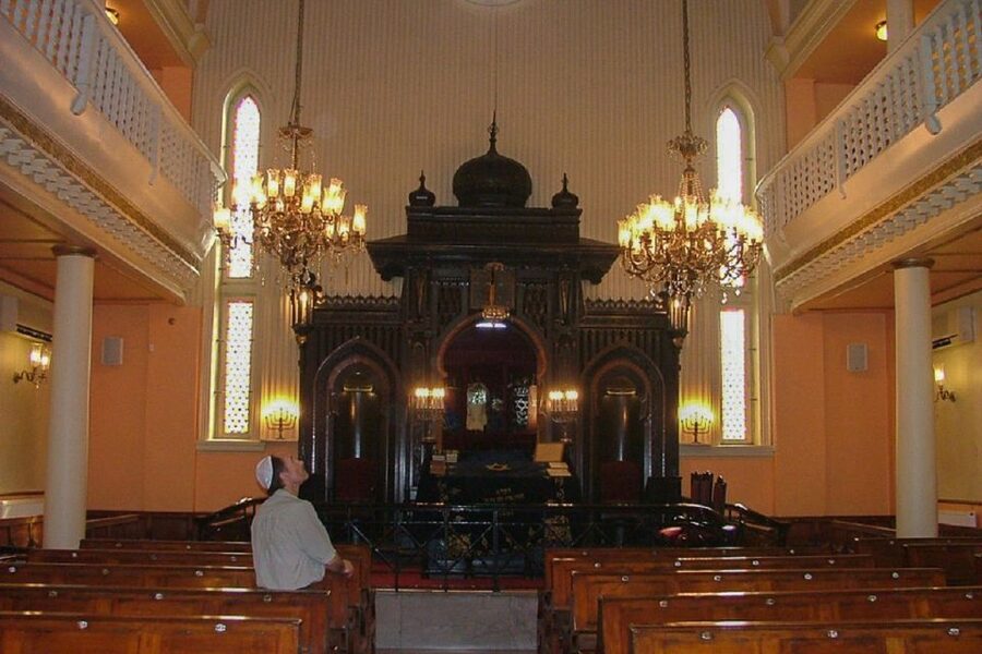 Istanbul: Jewish District 3-Hour Walking Tour - Entering the Ashkenazi Synagogue