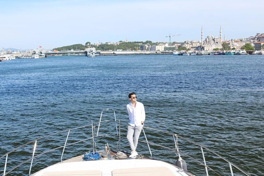 Istanbul: Luxury Yacht Tour at Sunset w Snacks - Why the Bosphorus is Istanbul’s evening theater